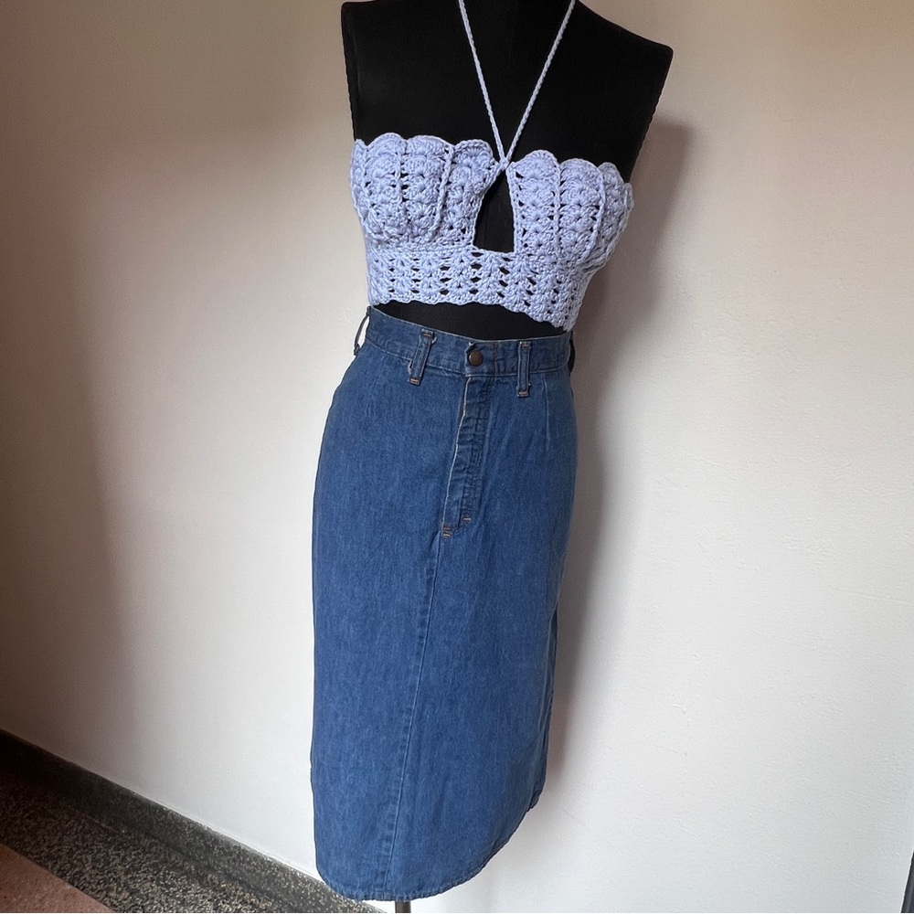 Vintage 70s midi denim skirt. Two back pockets. Size small